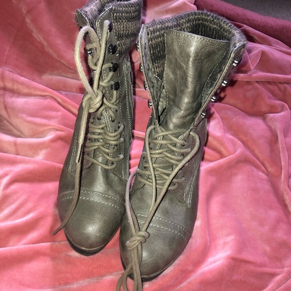Combat lace-up heeled bootie 7.5 - Picture 3 of 3